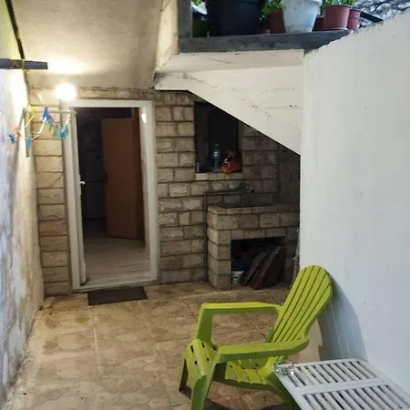 דירה Apartman Mahalos מוסטר